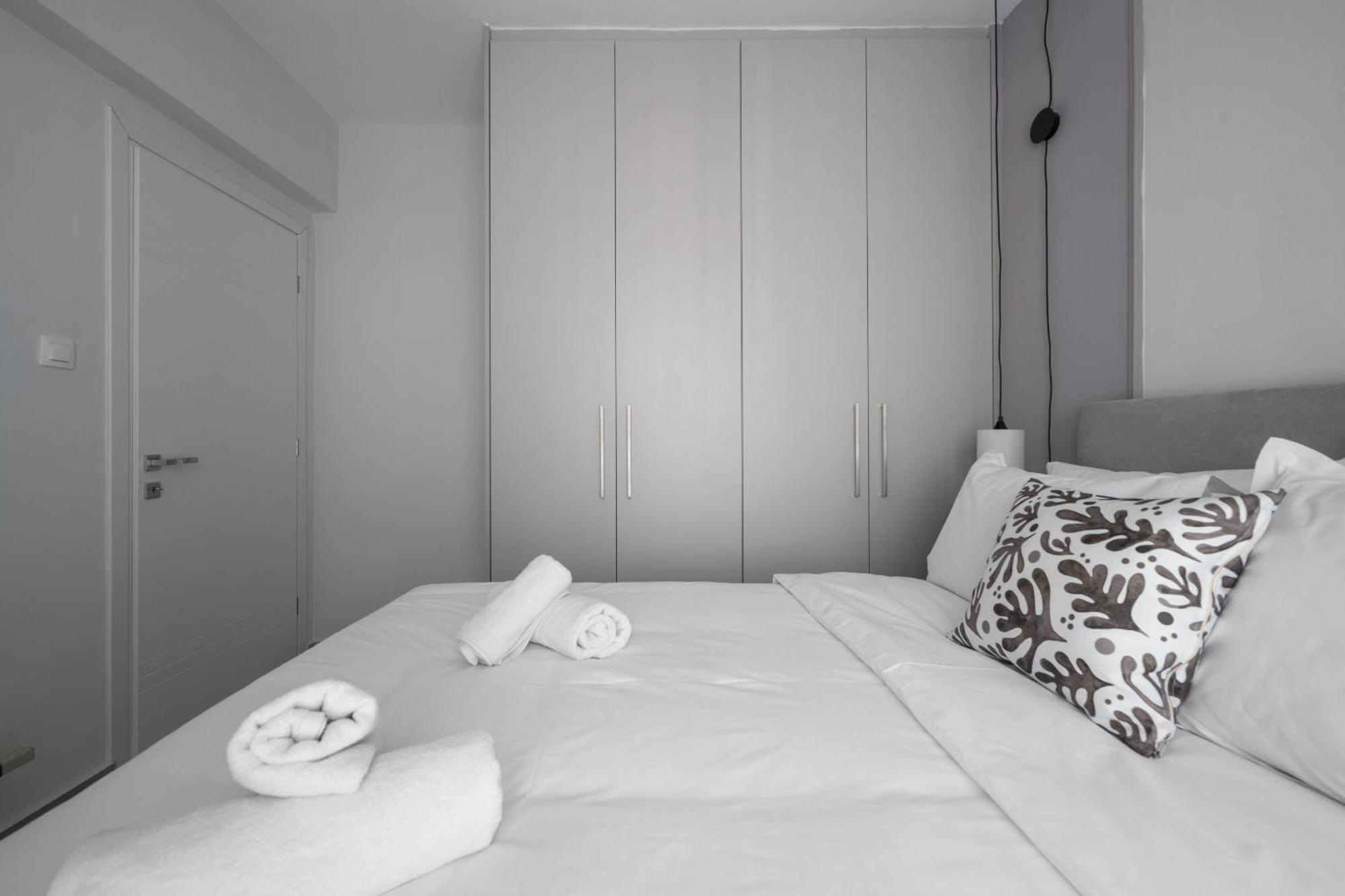 Damon's - 2 Bedrooms *