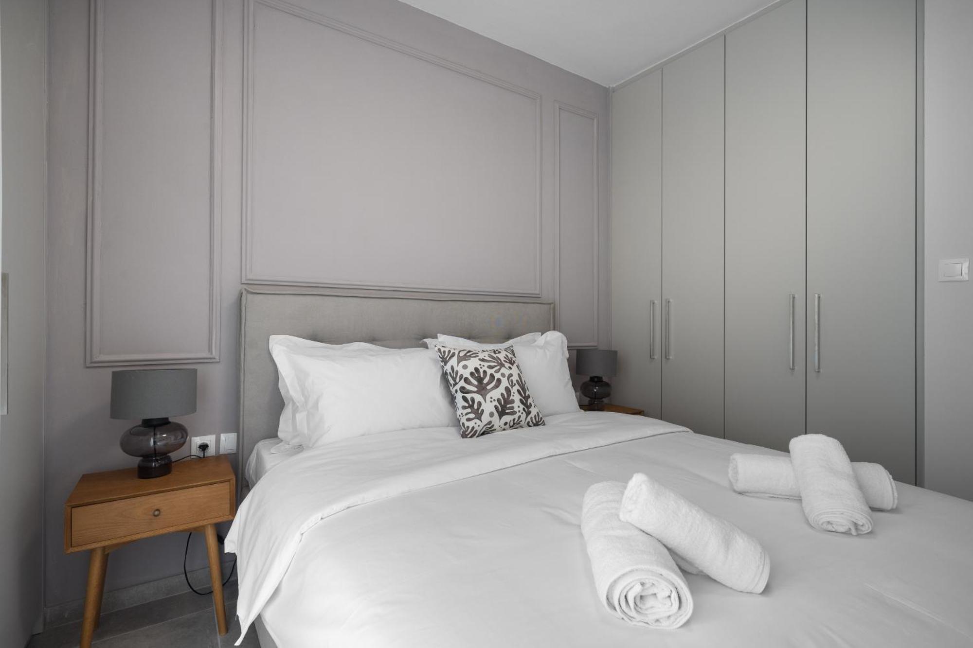 Damon's - 2 Bedrooms *