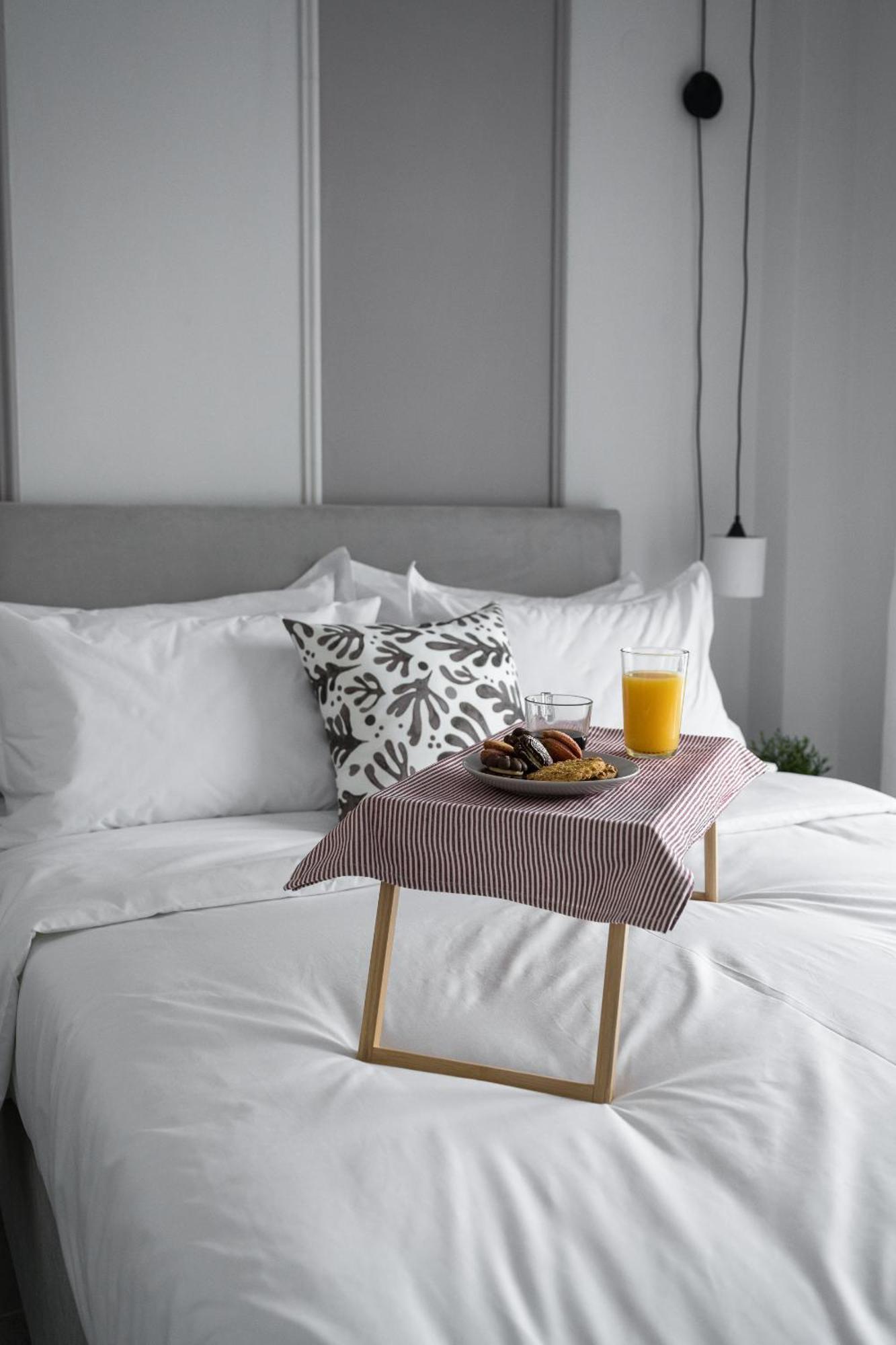 Damon's - 2 Bedrooms *